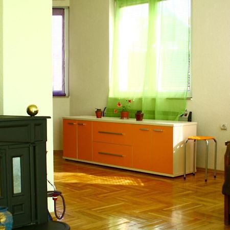 Goldy Hostel Bitola Bagian luar foto