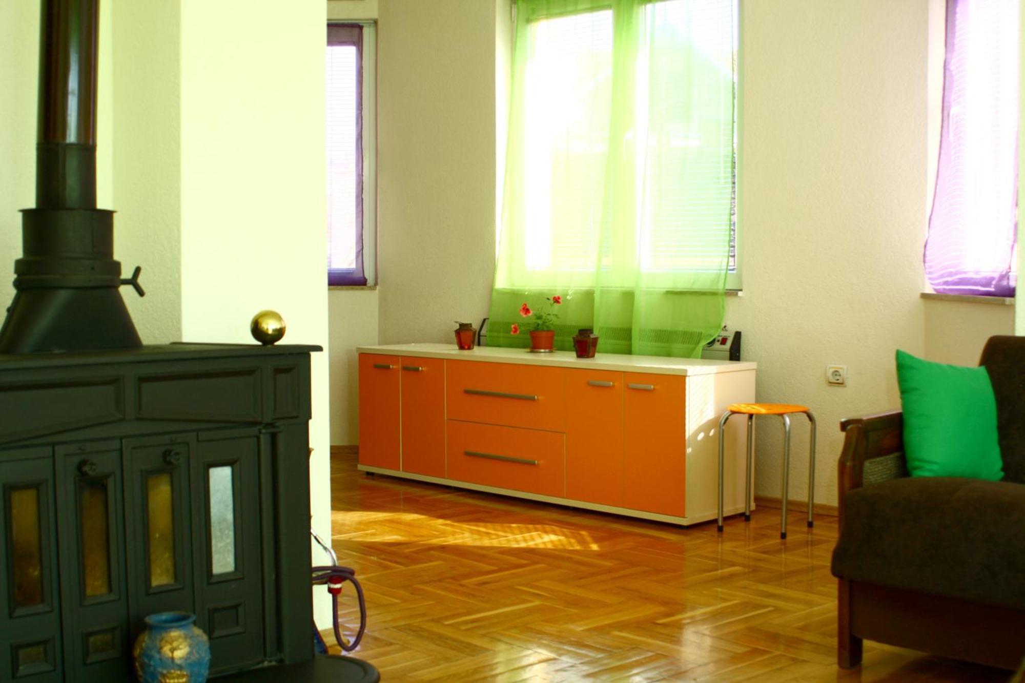 Goldy Hostel Bitola Bagian luar foto