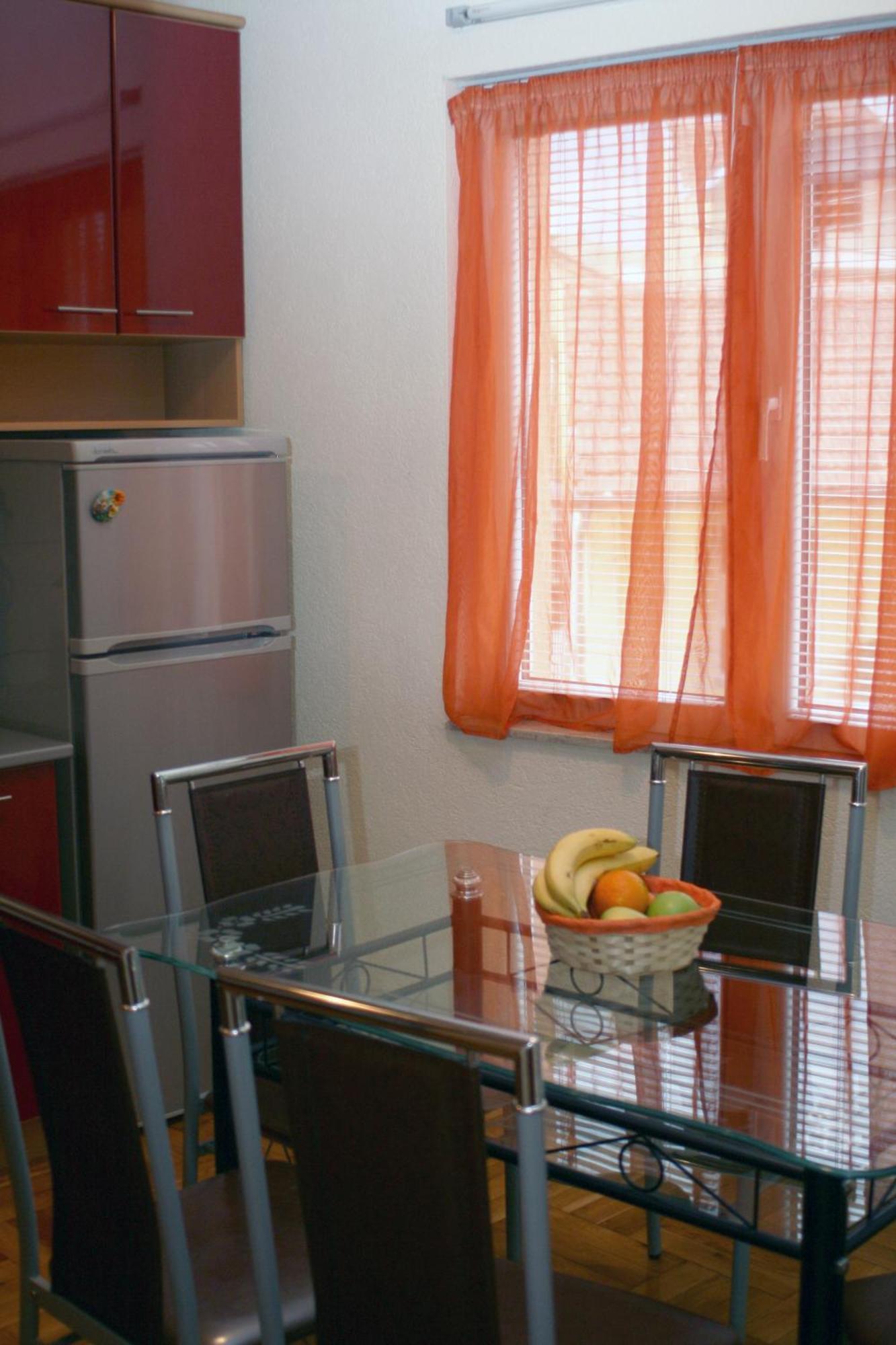 Goldy Hostel Bitola Bagian luar foto
