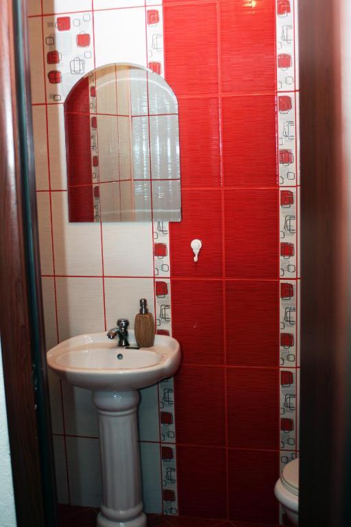 Goldy Hostel Bitola Bagian luar foto