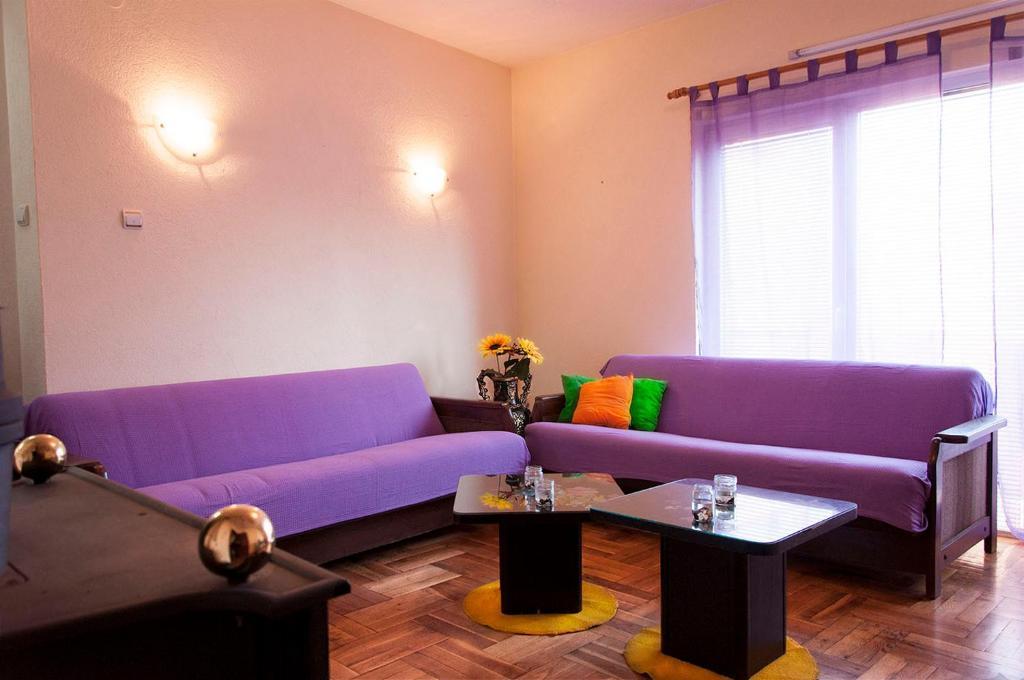 Goldy Hostel Bitola Bagian luar foto