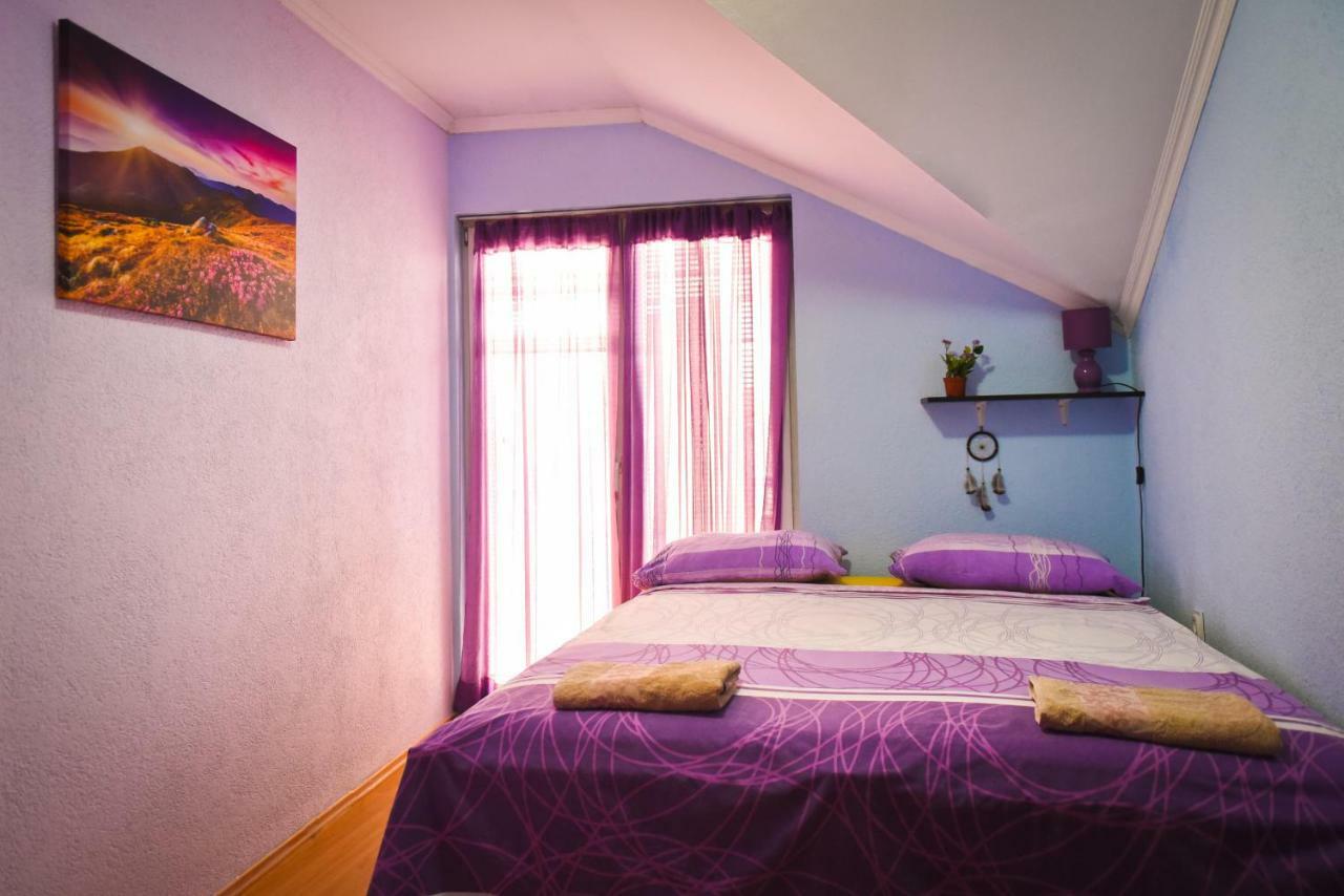 Goldy Hostel Bitola Bagian luar foto